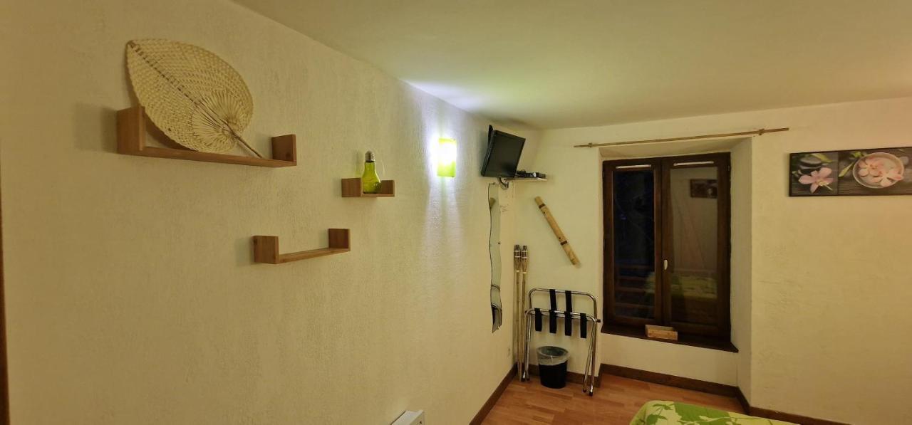 Chambres D'Hotes Les Lits Des Fees Saint-Floret Buitenkant foto