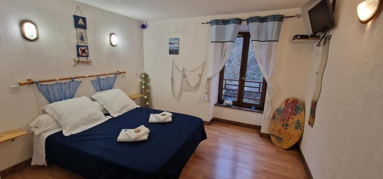 Chambres D'Hotes Les Lits Des Fees Saint-Floret Buitenkant foto