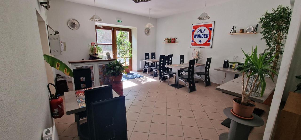 Chambres D'Hotes Les Lits Des Fees Saint-Floret Buitenkant foto