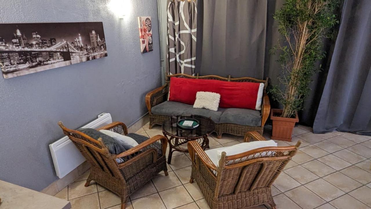 Chambres D'Hotes Les Lits Des Fees Saint-Floret Buitenkant foto