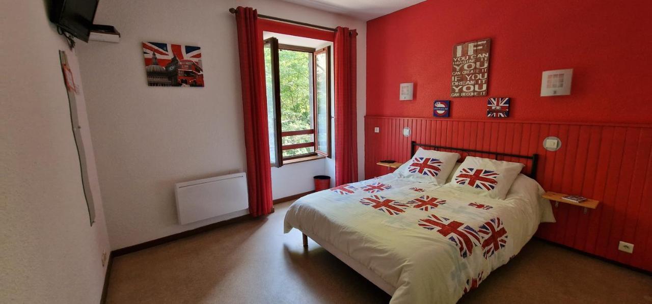 Chambres D'Hotes Les Lits Des Fees Saint-Floret Buitenkant foto