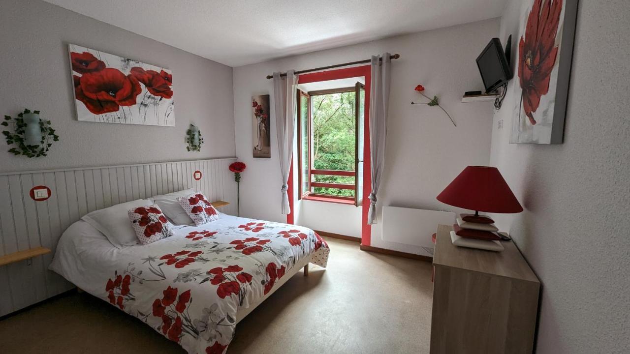 Chambres D'Hotes Les Lits Des Fees Saint-Floret Buitenkant foto